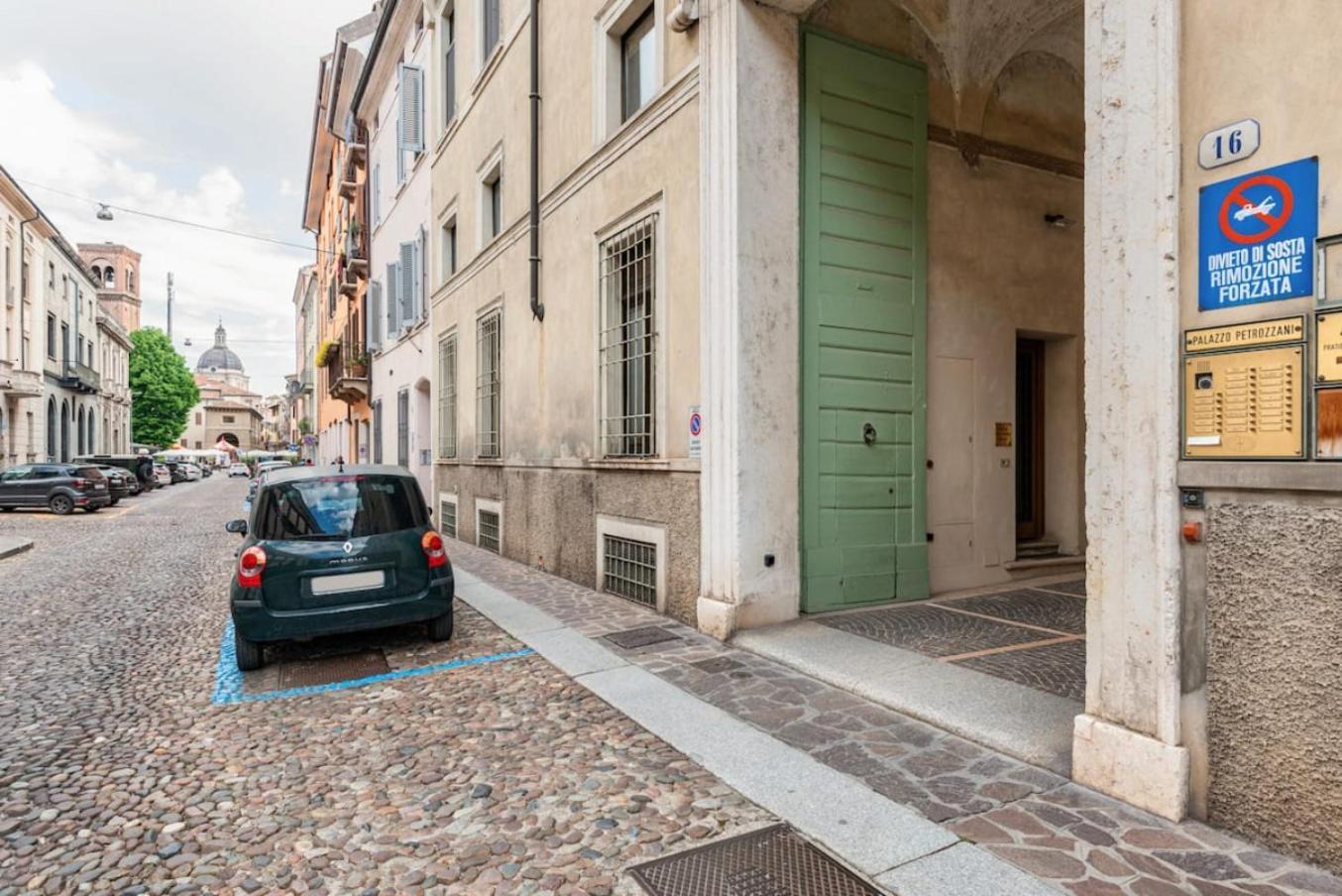 Апартаменты Residenza Palazzo Petrozzani Мантуя Экстерьер фото